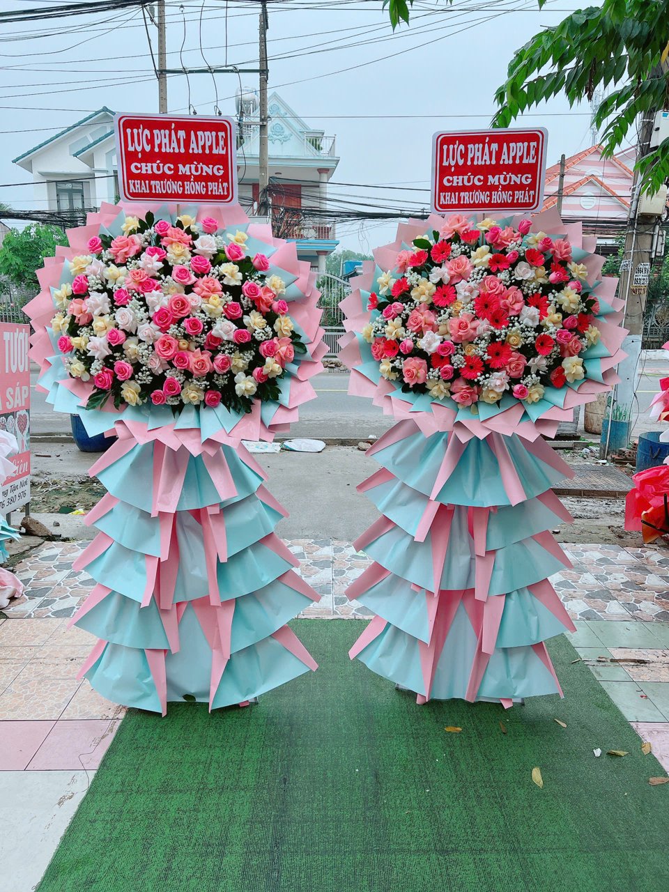 Kệ hoa khai trương Hồng Vận 094