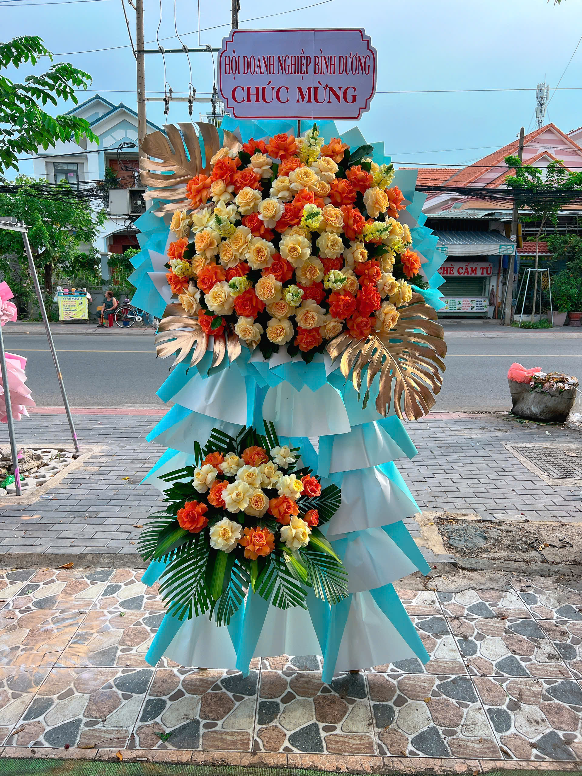 Kệ hoa khai trương Vạn Sự Hưng 007