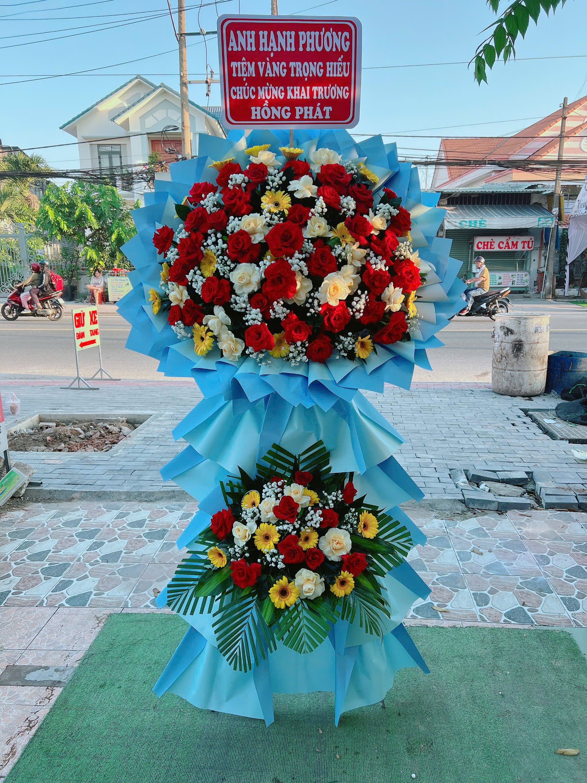 Kệ hoa khai trương Hồng Vận 057